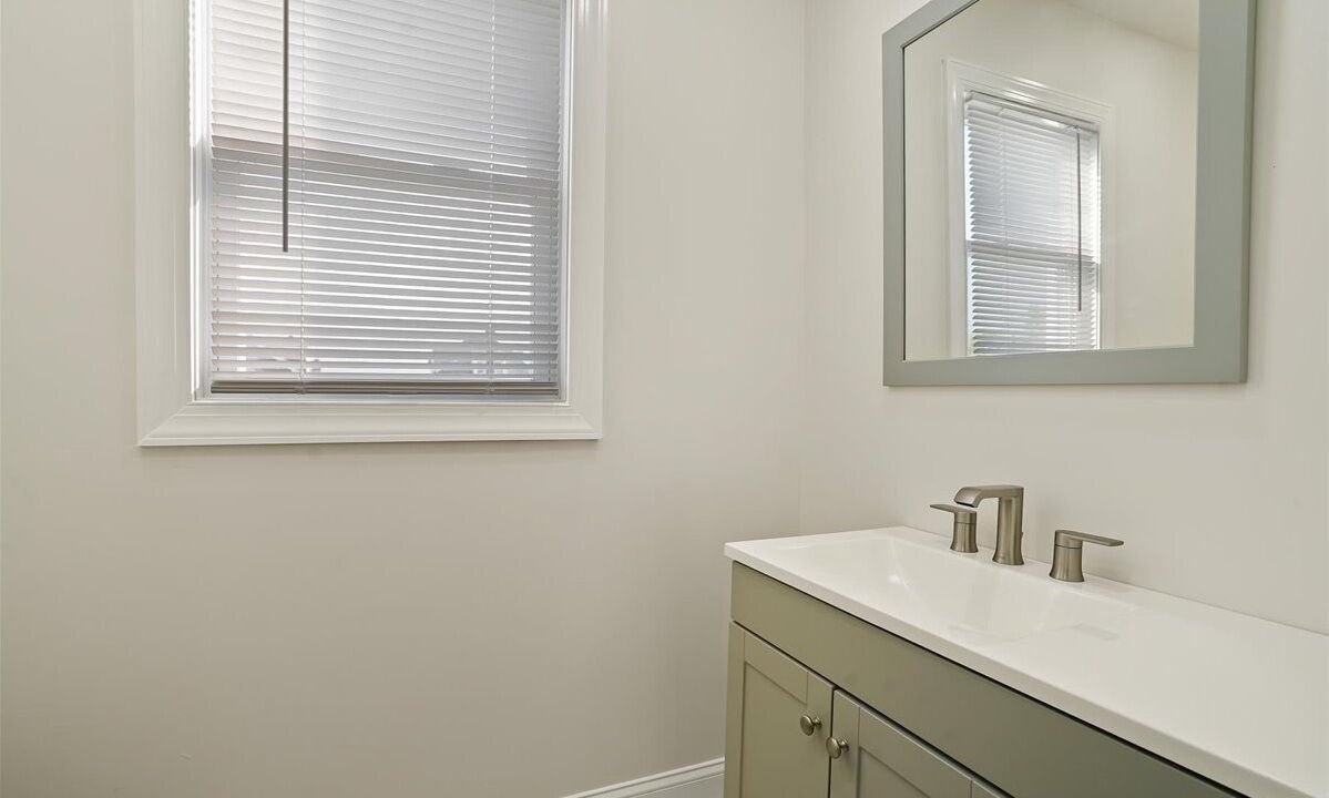 Photo of Bathroom in Wall