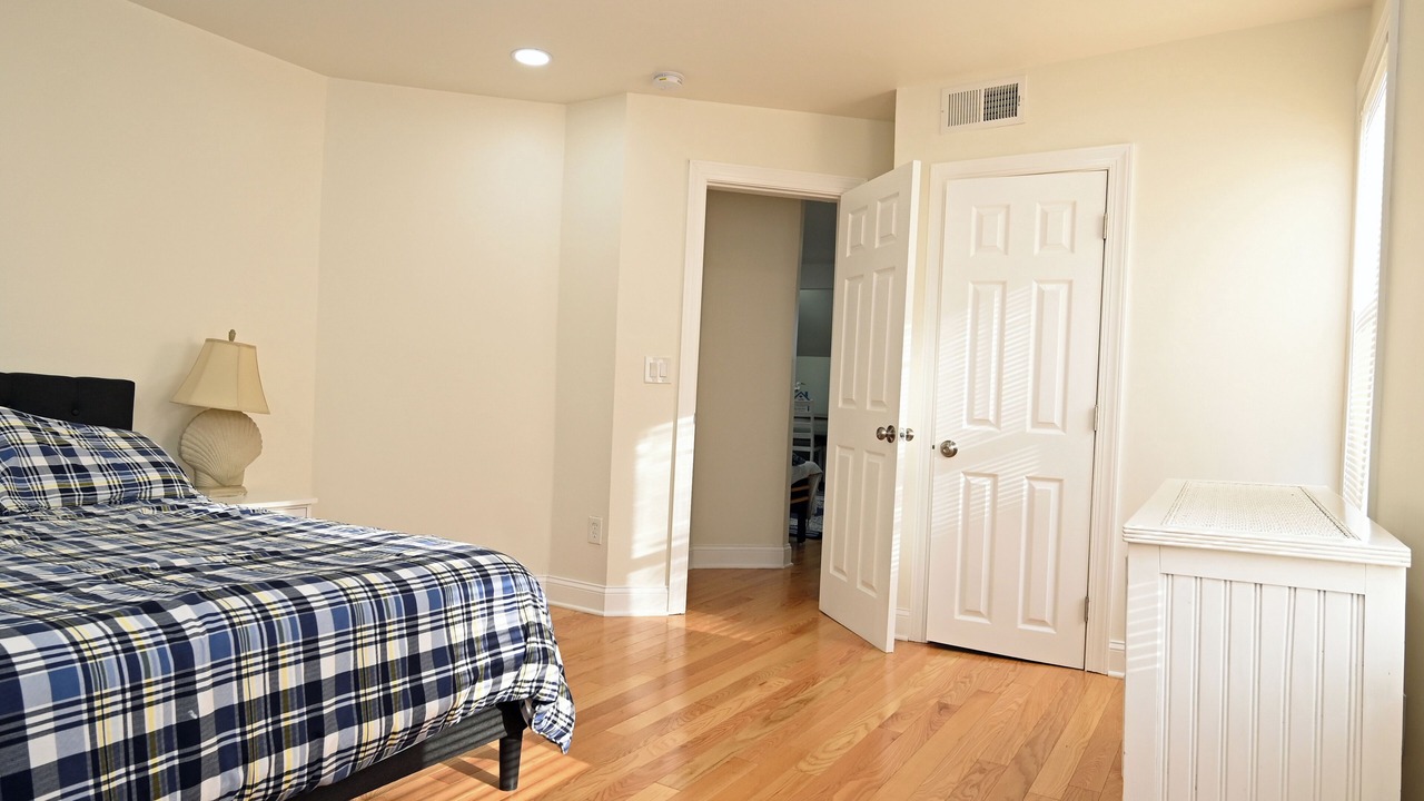 Photo of Bedroom in Wall