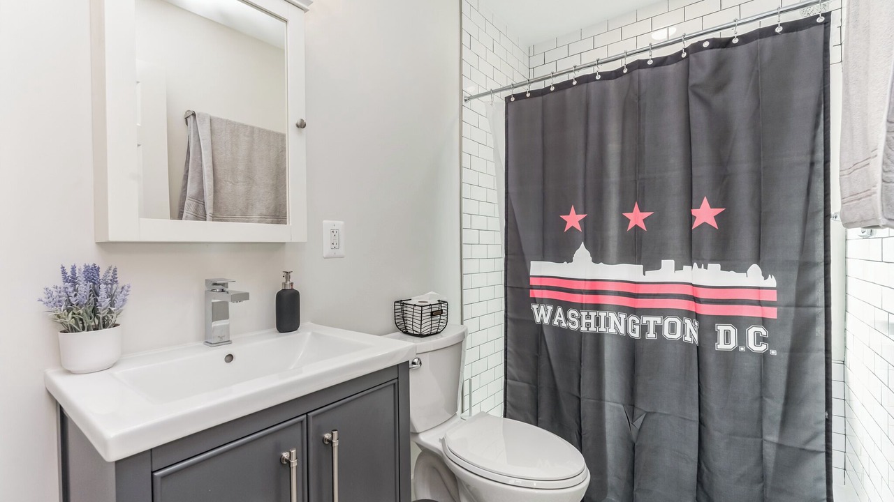 Photo of Bathroom in North Capitol Street