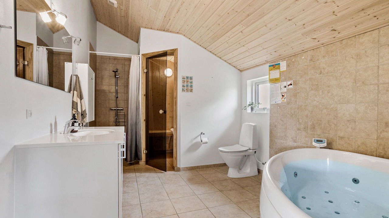 Photo of Bathroom in Aalbaek