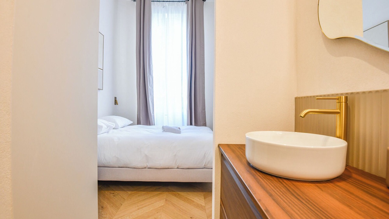 Photo of Bathroom in Opera