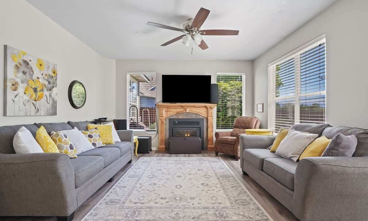 Photo of Livingroom in Eagle