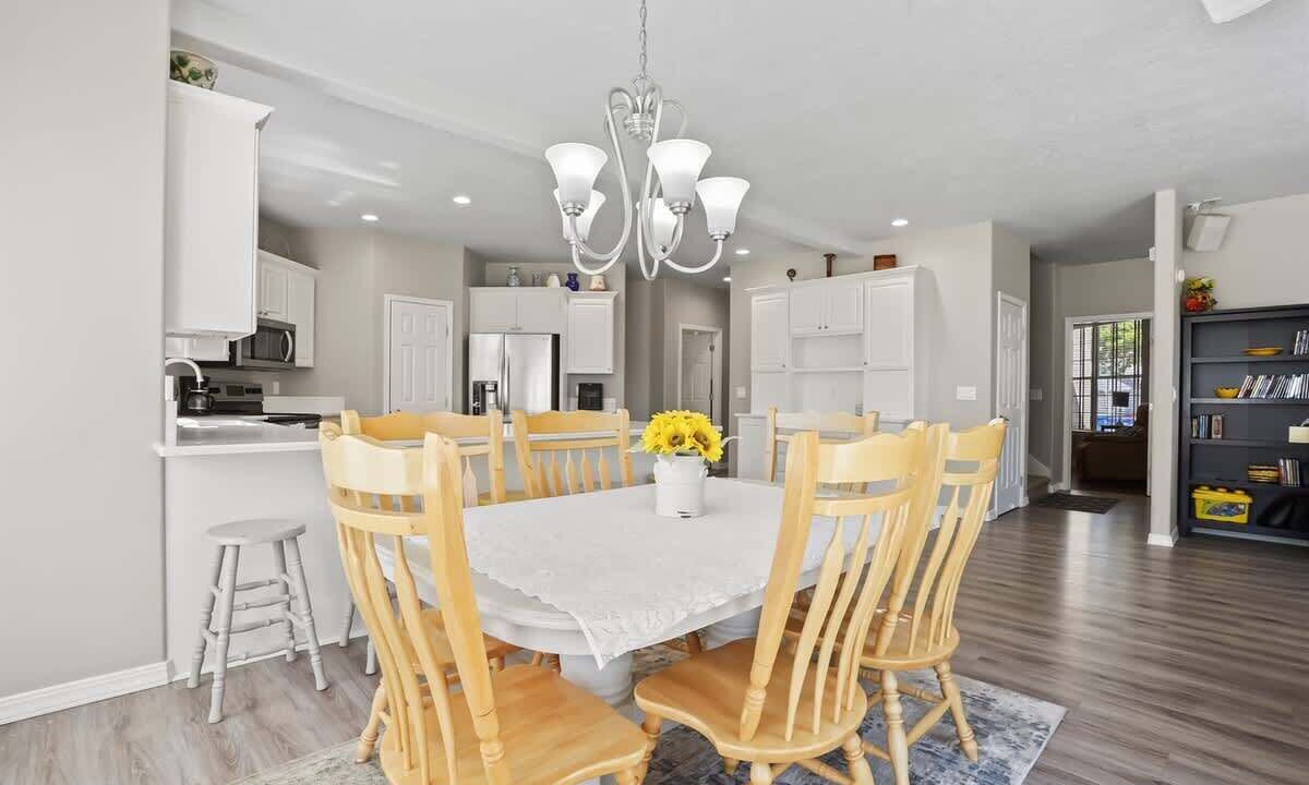 Photo of Livingroom in Eagle