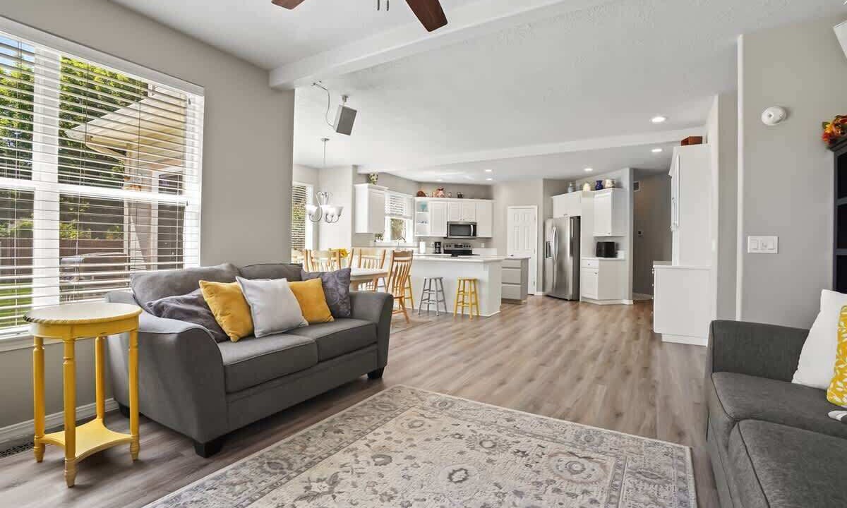 Photo of Livingroom in Eagle