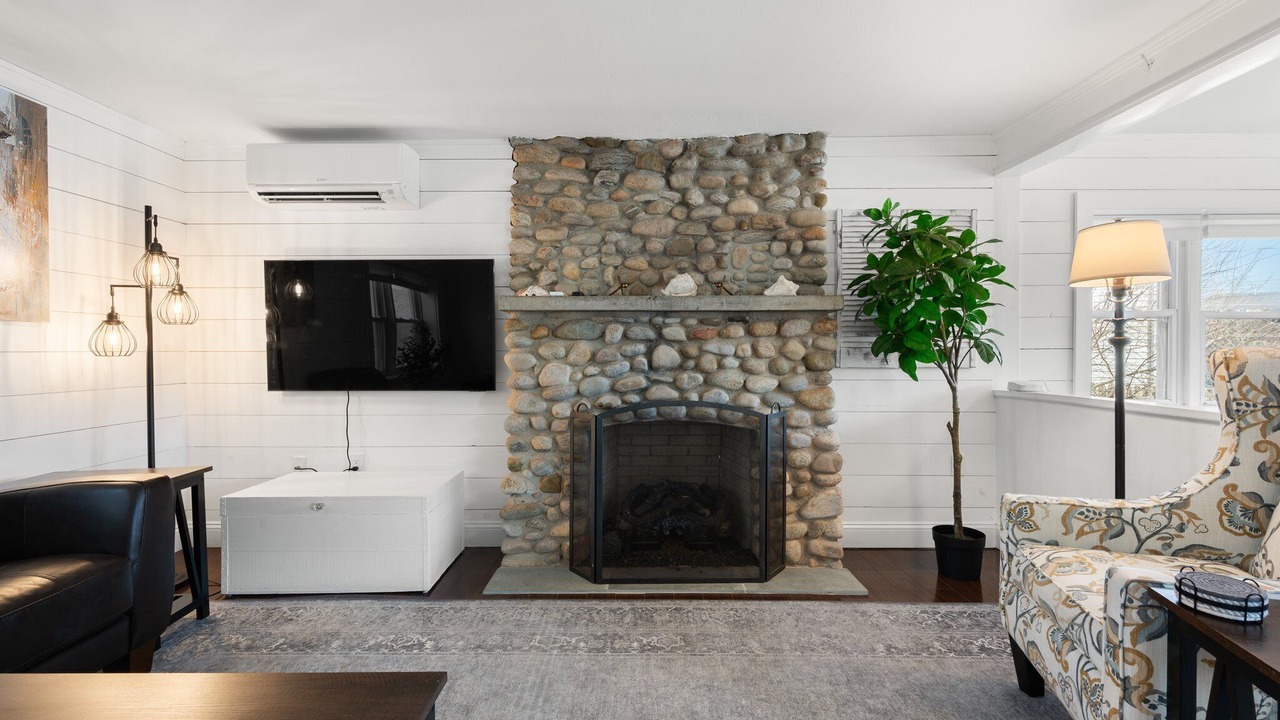 Photo of Livingroom in Niantic