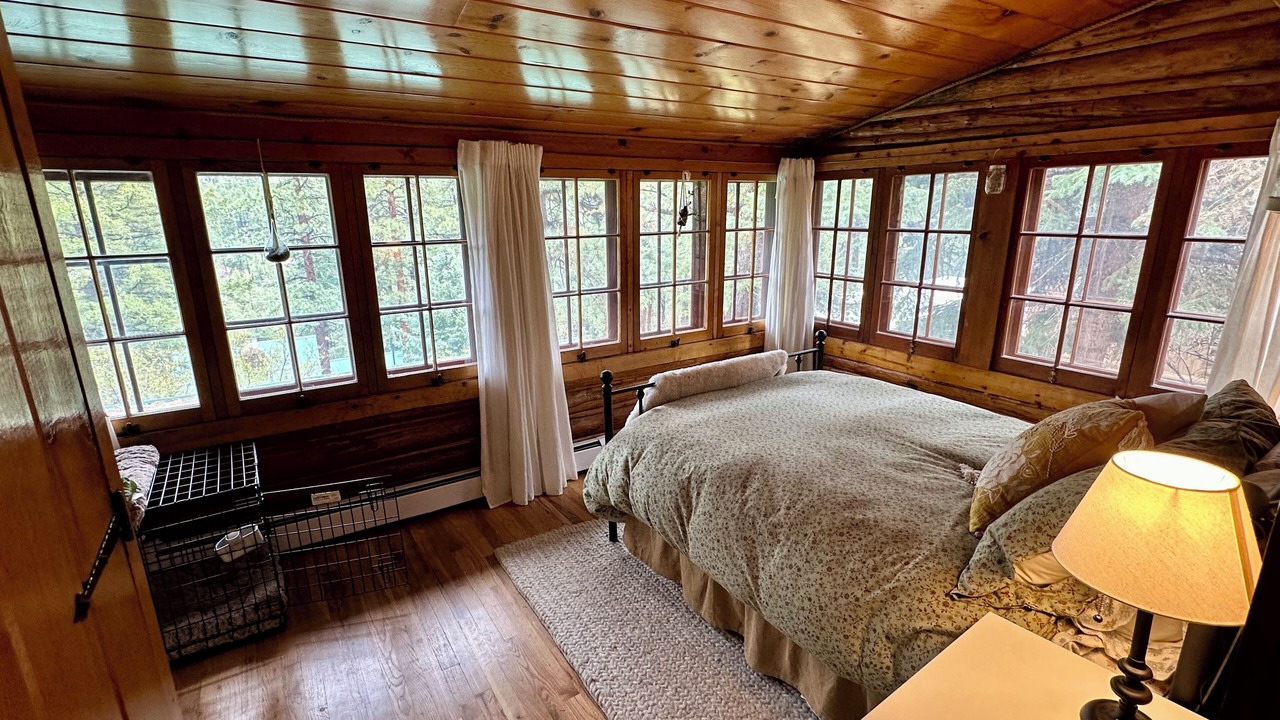 Photo of Bedroom in Indian Hills