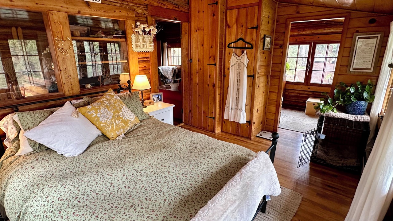 Photo of Bedroom in Indian Hills