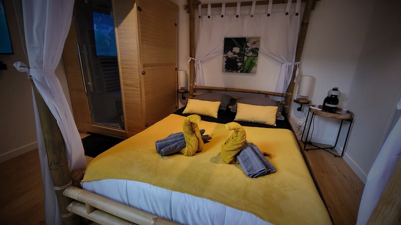 Photo of Bedroom in Saint-Coulitz