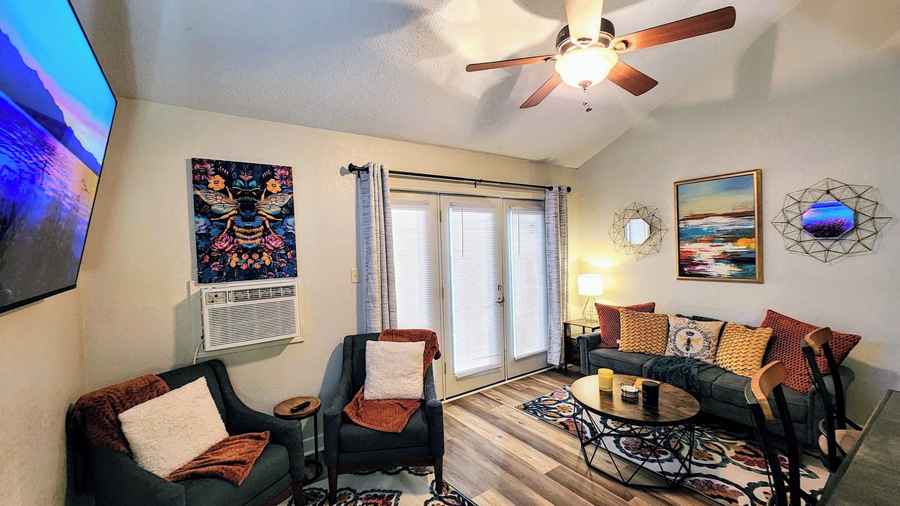 Photo of Livingroom in Mid America