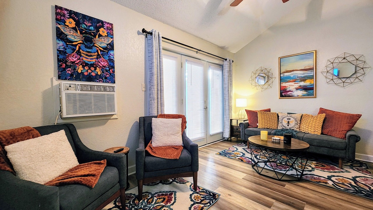 Photo of Livingroom in Mid America