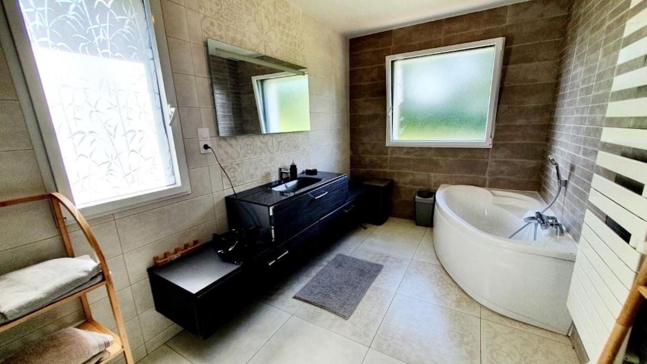 Photo of Bathroom in Landeda