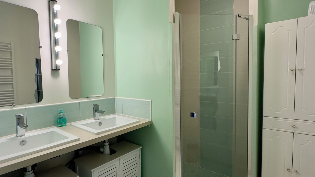 Photo of Bathroom in Grues