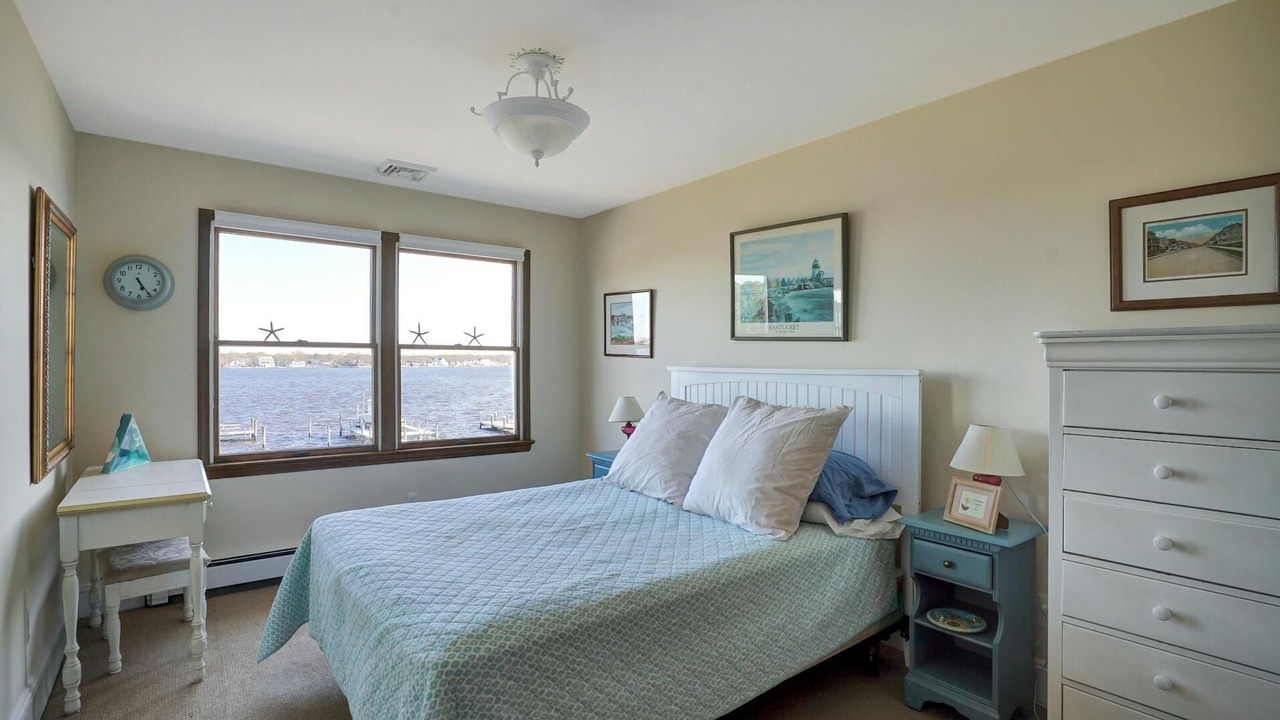 Photo of Bedroom in Brick