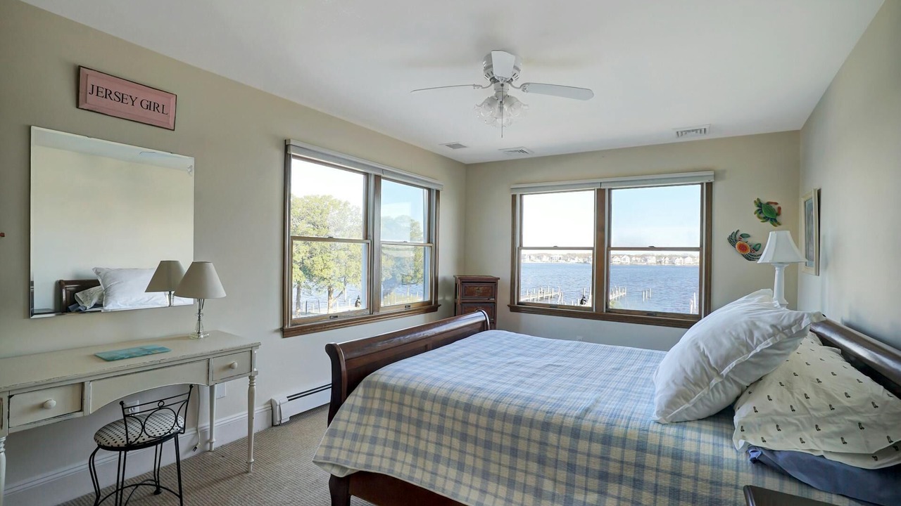 Photo of Bedroom in Brick