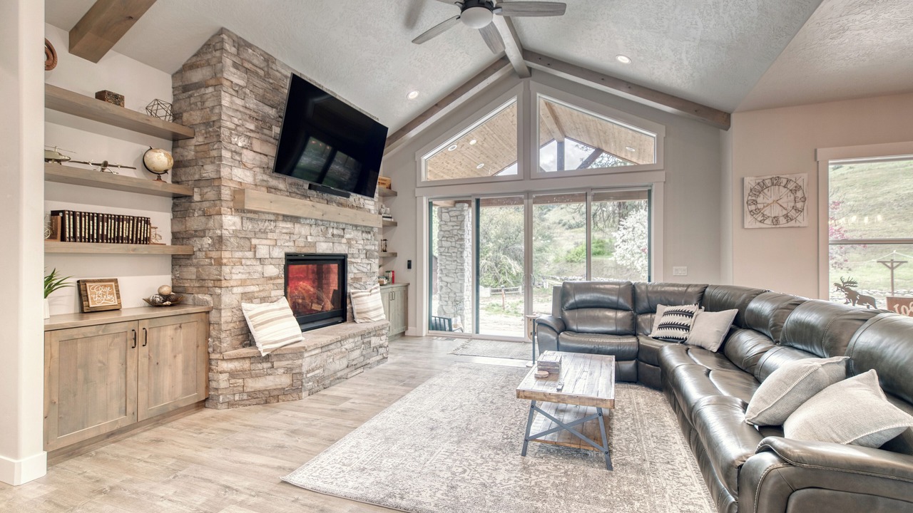 Photo of Livingroom in Garden Valley