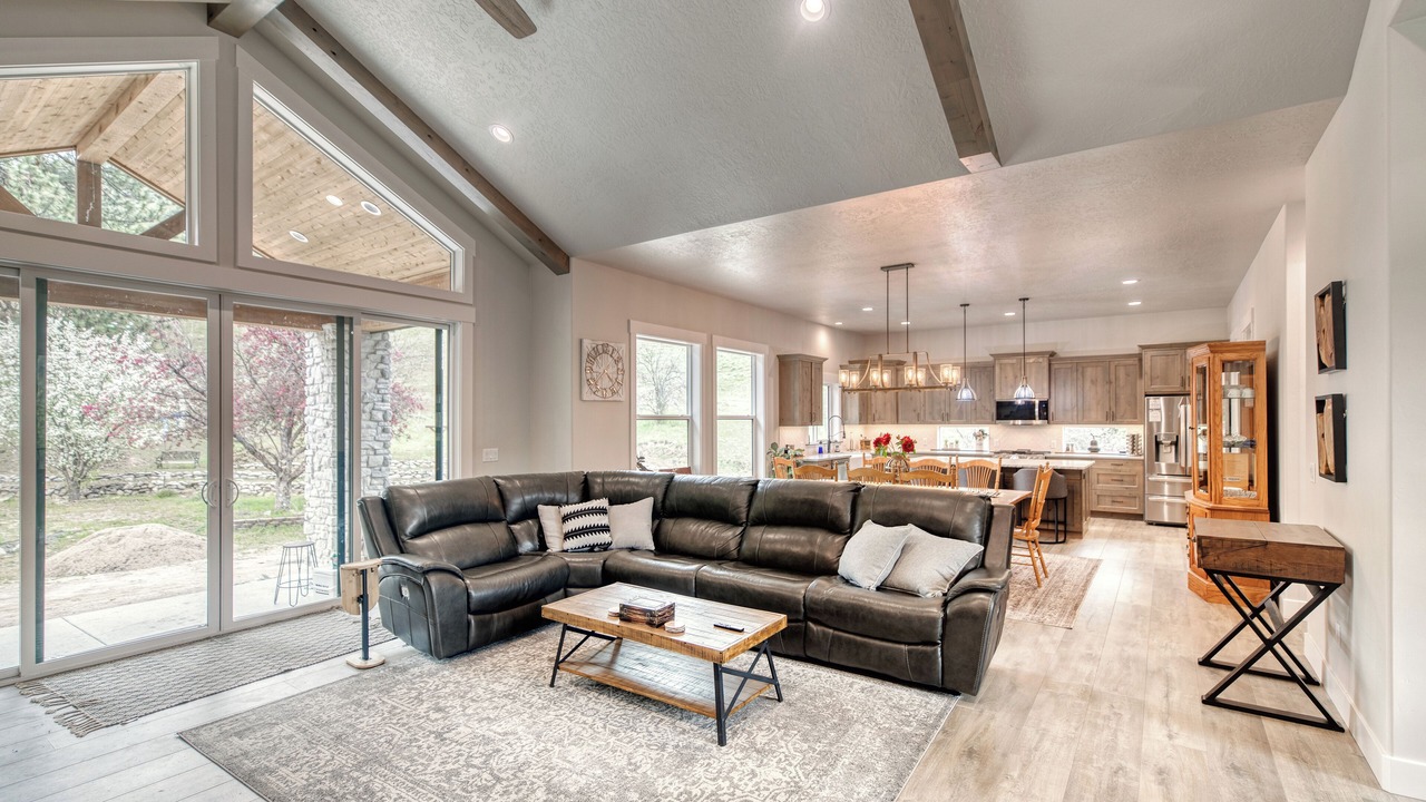 Photo of Livingroom in Garden Valley