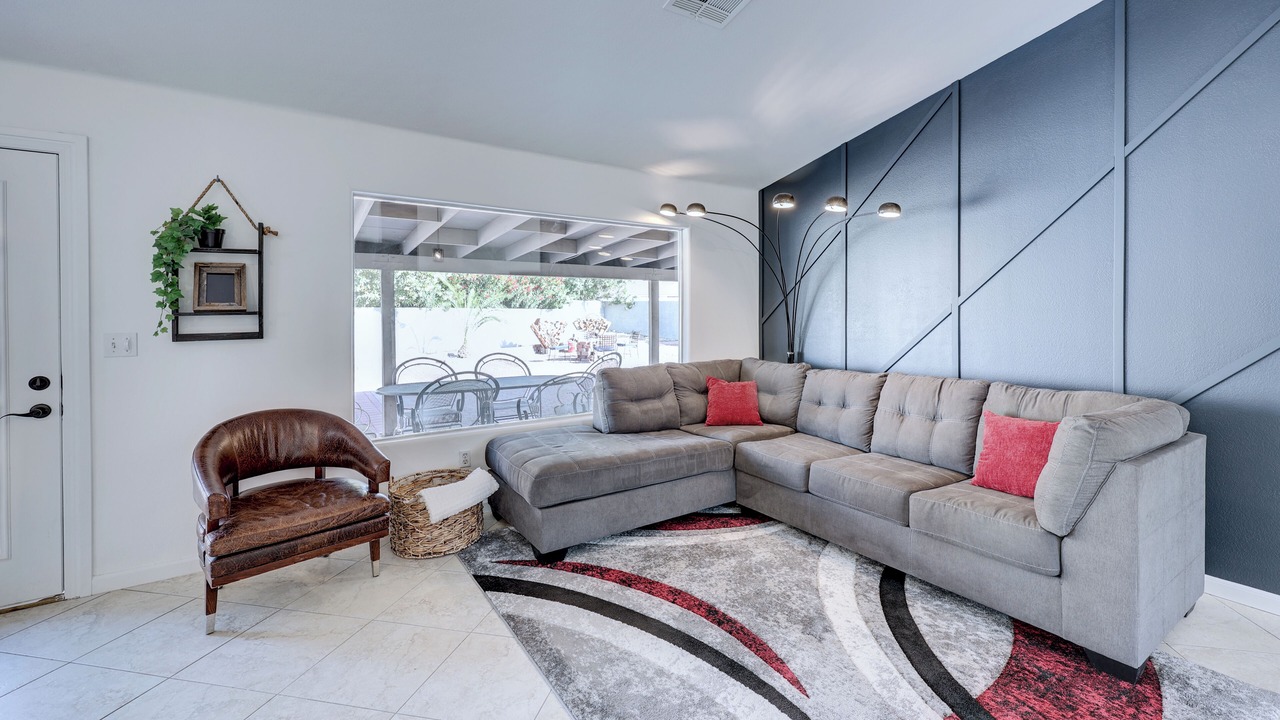 Photo of Livingroom in Enterprise