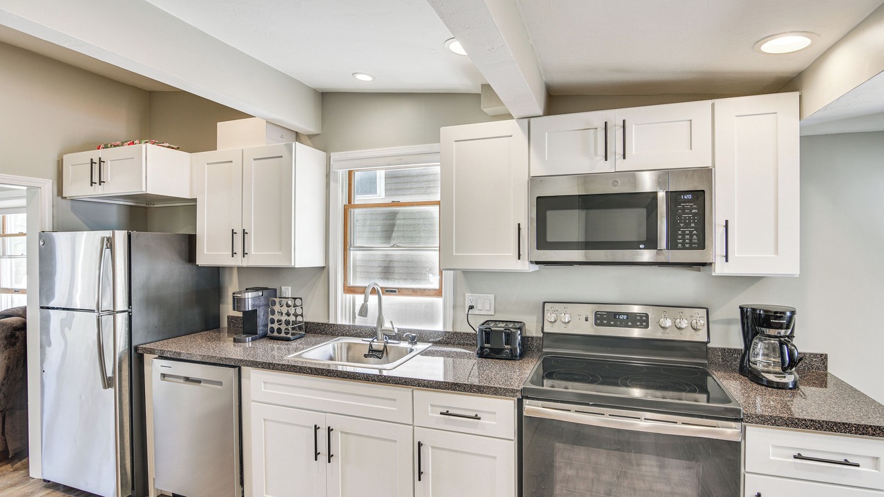 Photo of Kitchen in White Island Shores