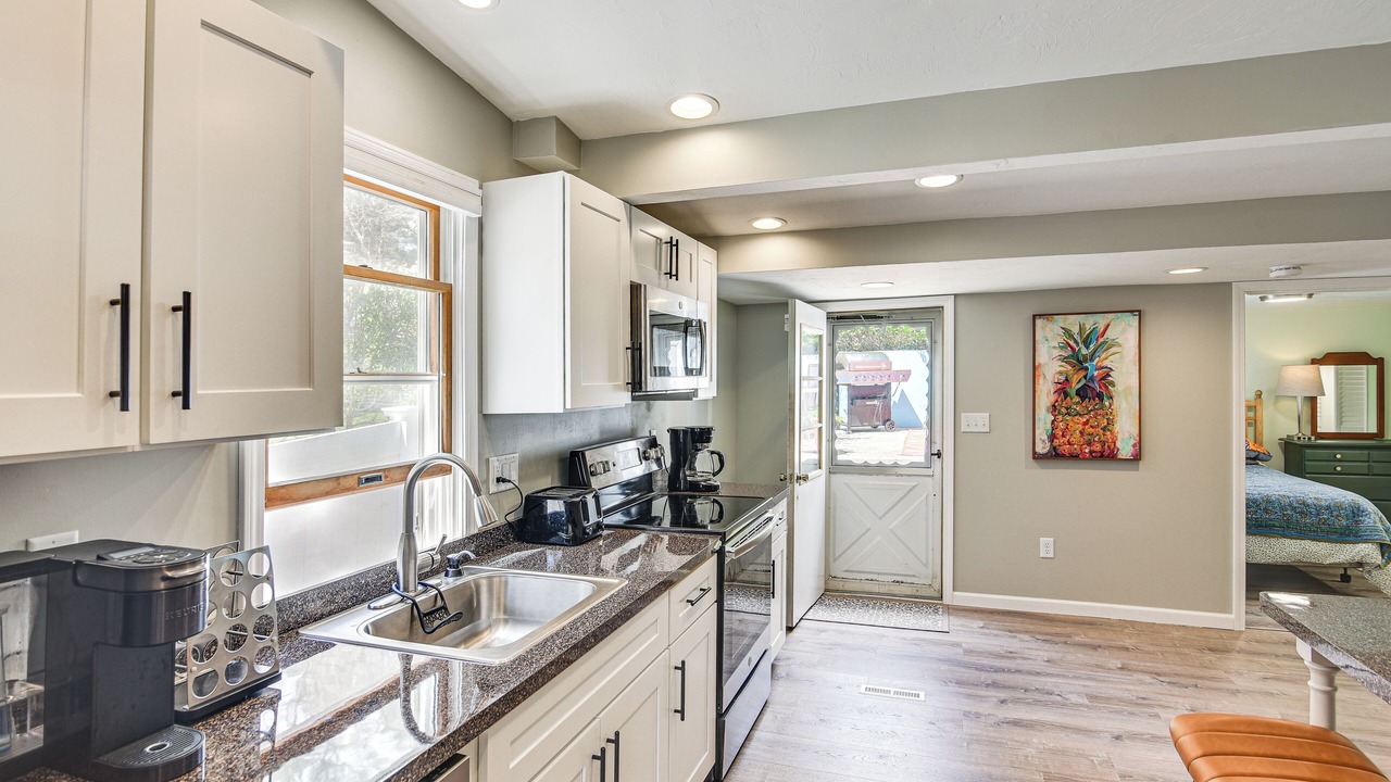 Photo of Kitchen in White Island Shores