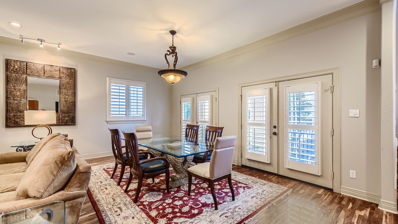 Photo of Livingroom in Washington Ave./ Memorial Park