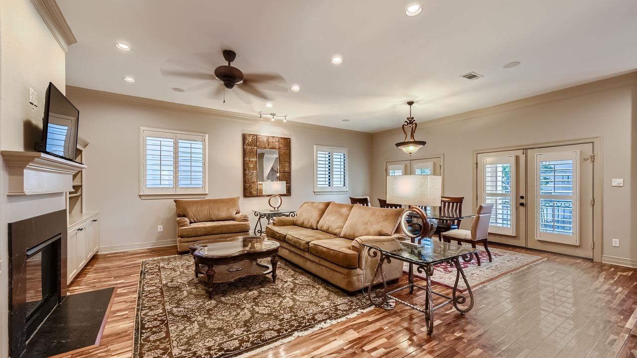 Photo of Livingroom in Washington Ave./ Memorial Park