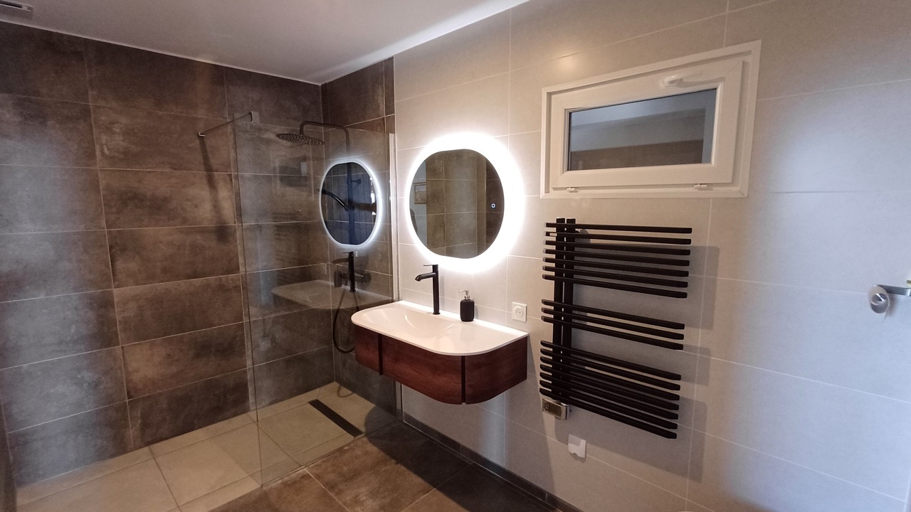 Photo of Bathroom in Vains