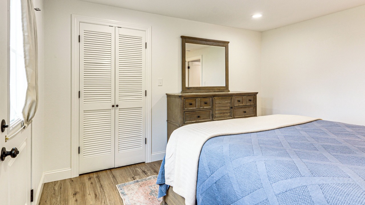 Photo of Bedroom in Squires
