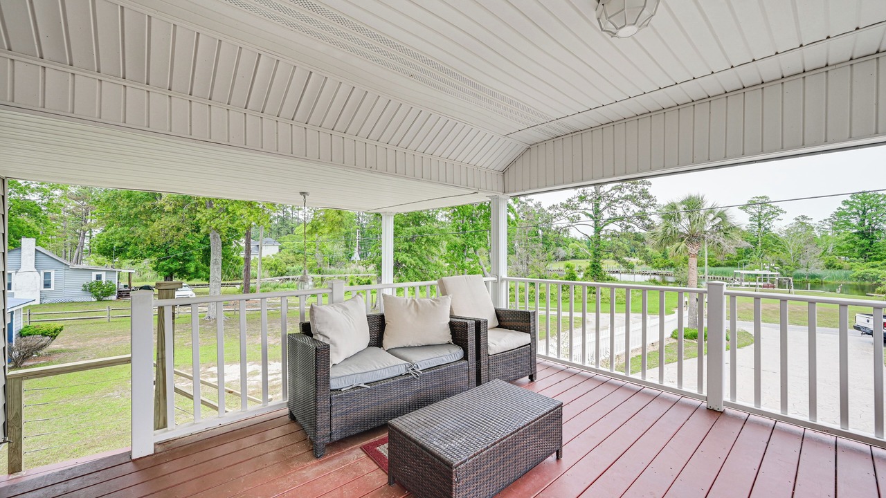 Photo of Patio Balcony in River Road
