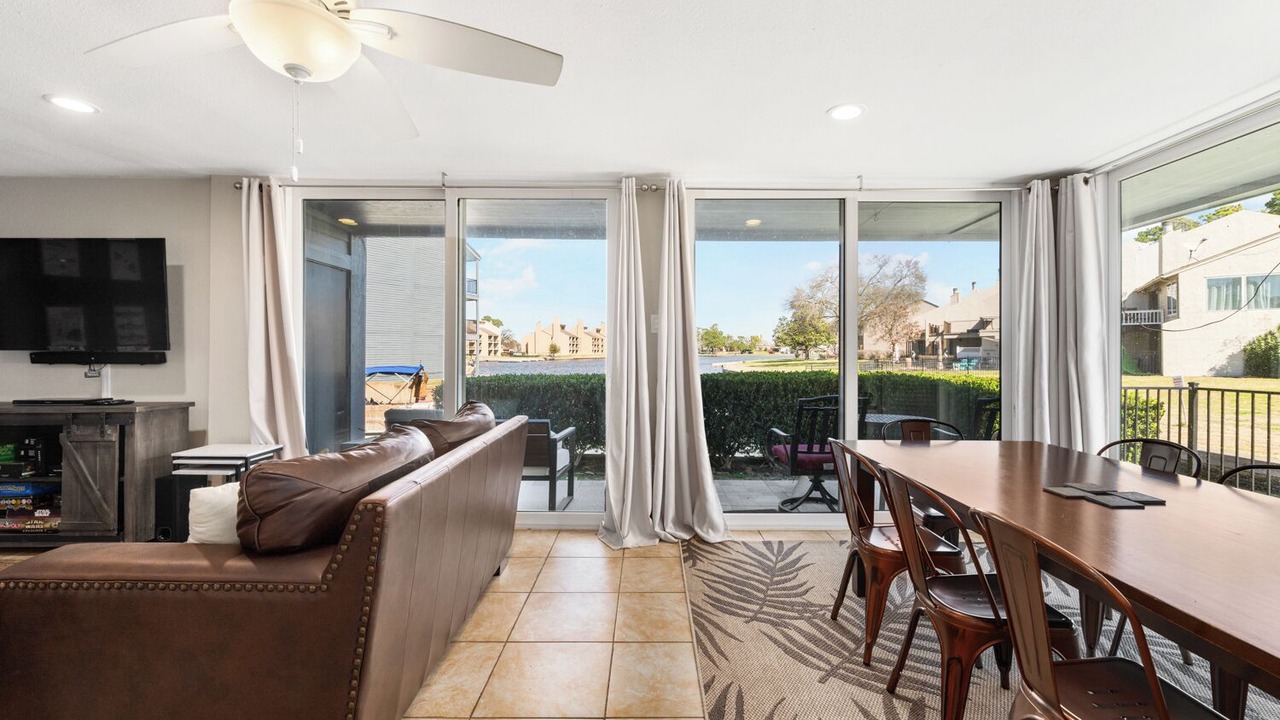 Photo of Livingroom in Walden on Lake Conroe