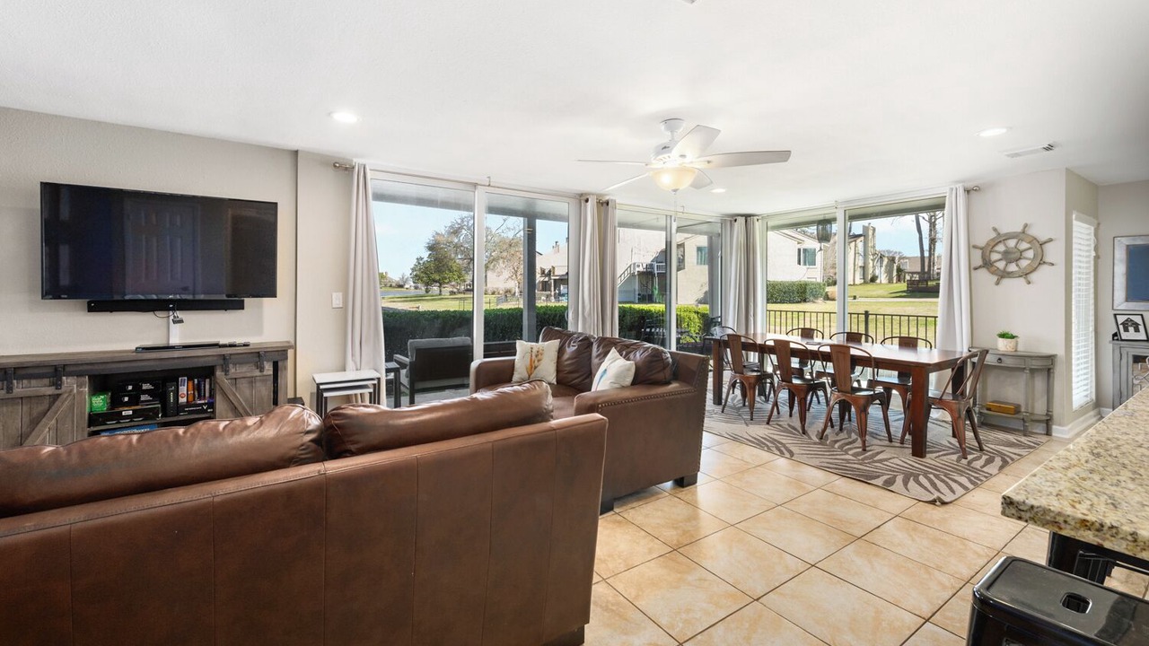 Photo of Livingroom in Walden on Lake Conroe
