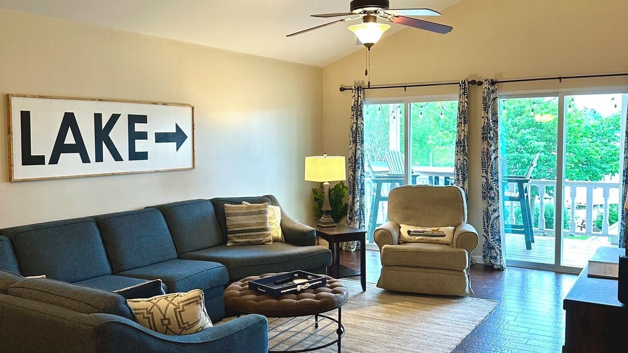 Photo of Livingroom in Leesburg