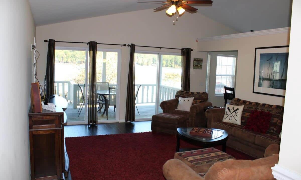 Photo of Livingroom in Leesburg