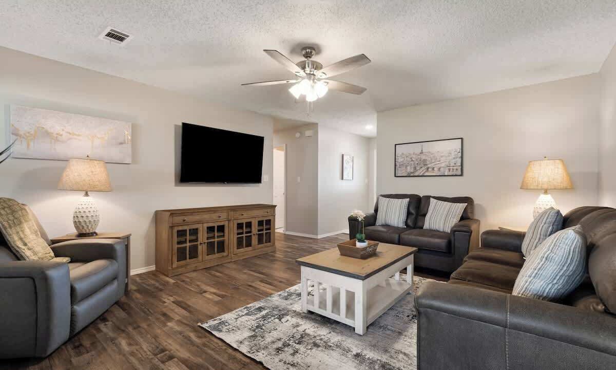 Photo of Livingroom in Van Buren