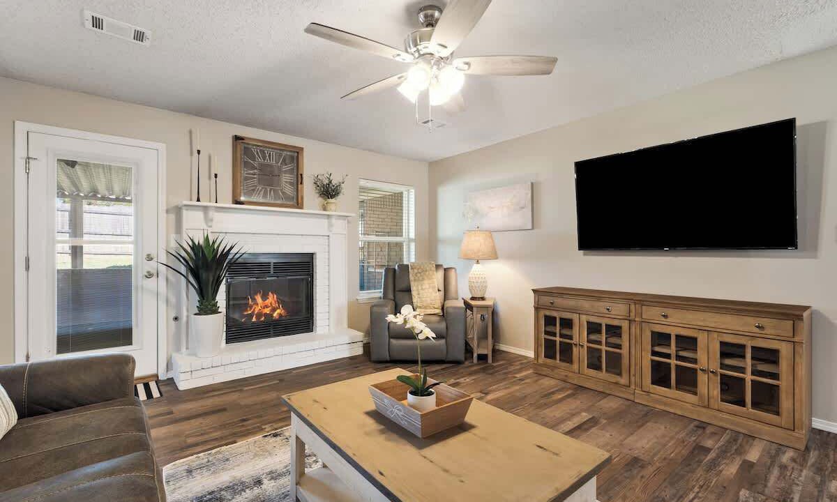 Photo of Livingroom in Van Buren
