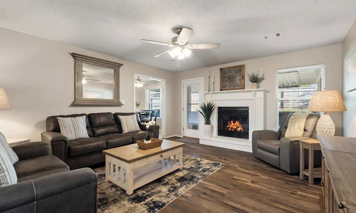Photo of Livingroom in Van Buren