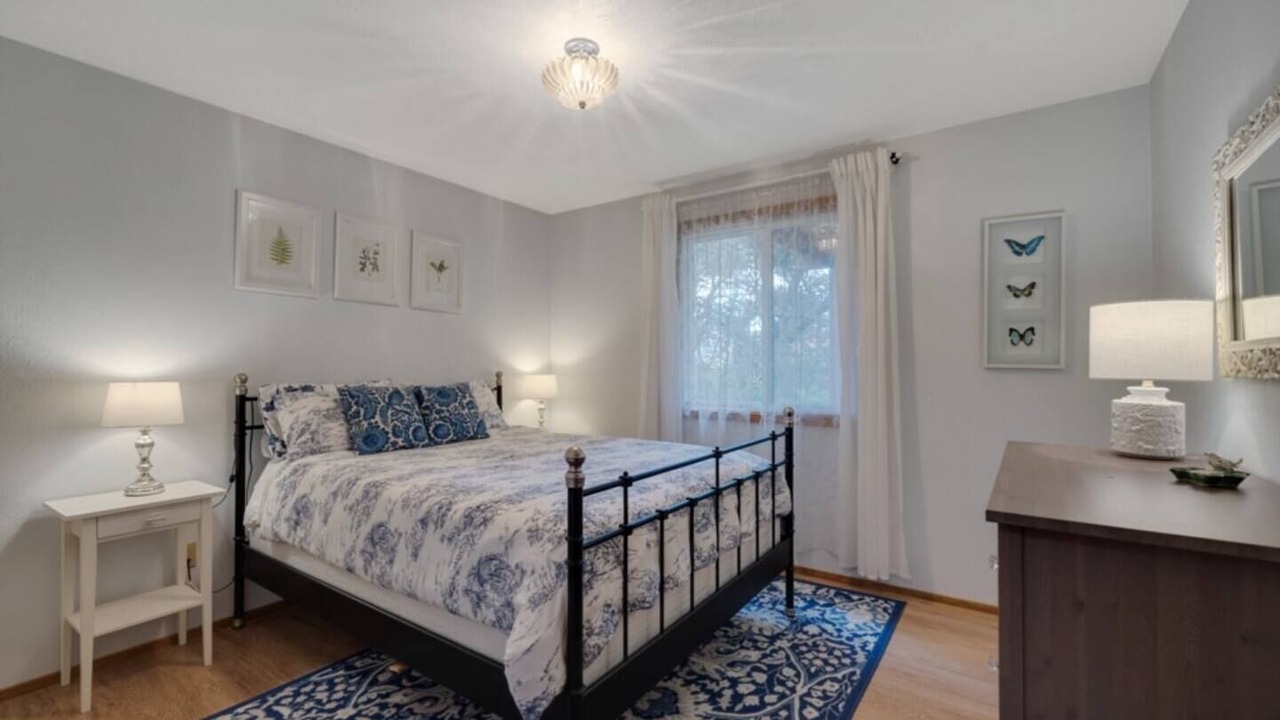 Photo of Bedroom in Rockaway Beach