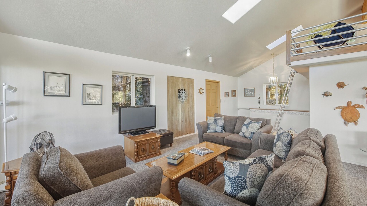 Photo of Livingroom in Cape Meares