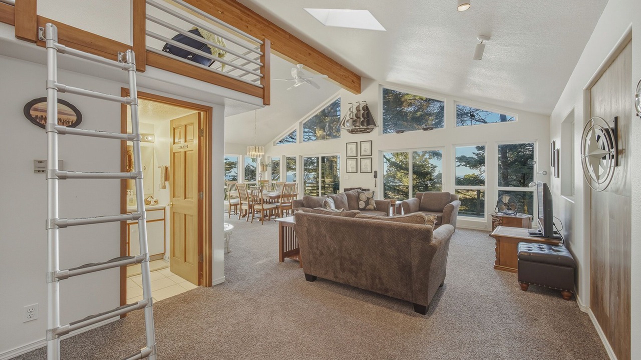 Photo of Livingroom in Cape Meares