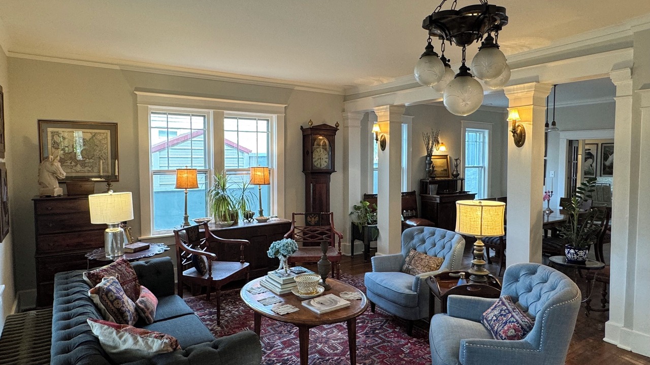 Photo of Livingroom in Central Gardens