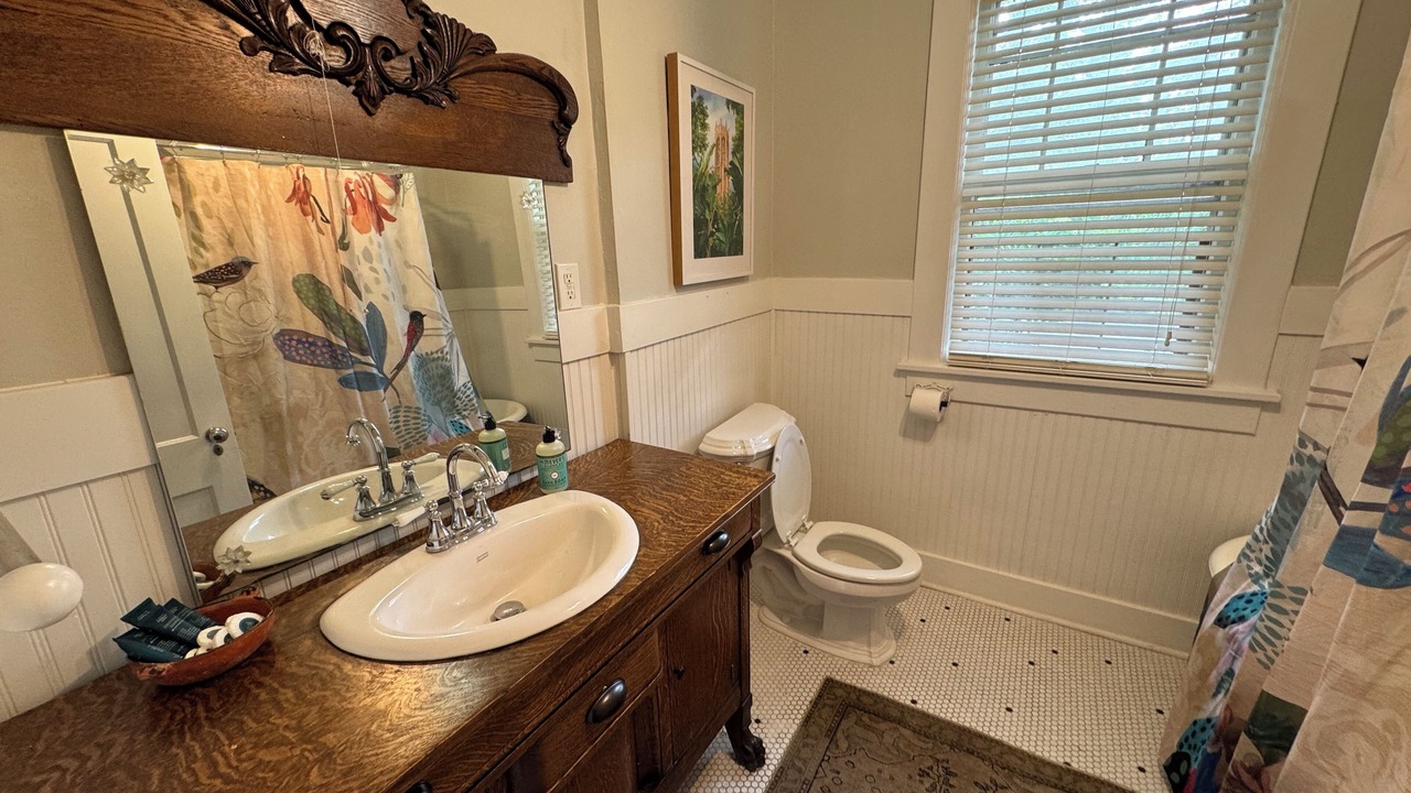 Photo of Bathroom in Central Gardens