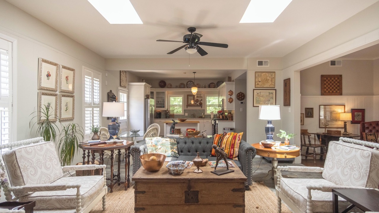 Photo of Livingroom in Central Gardens