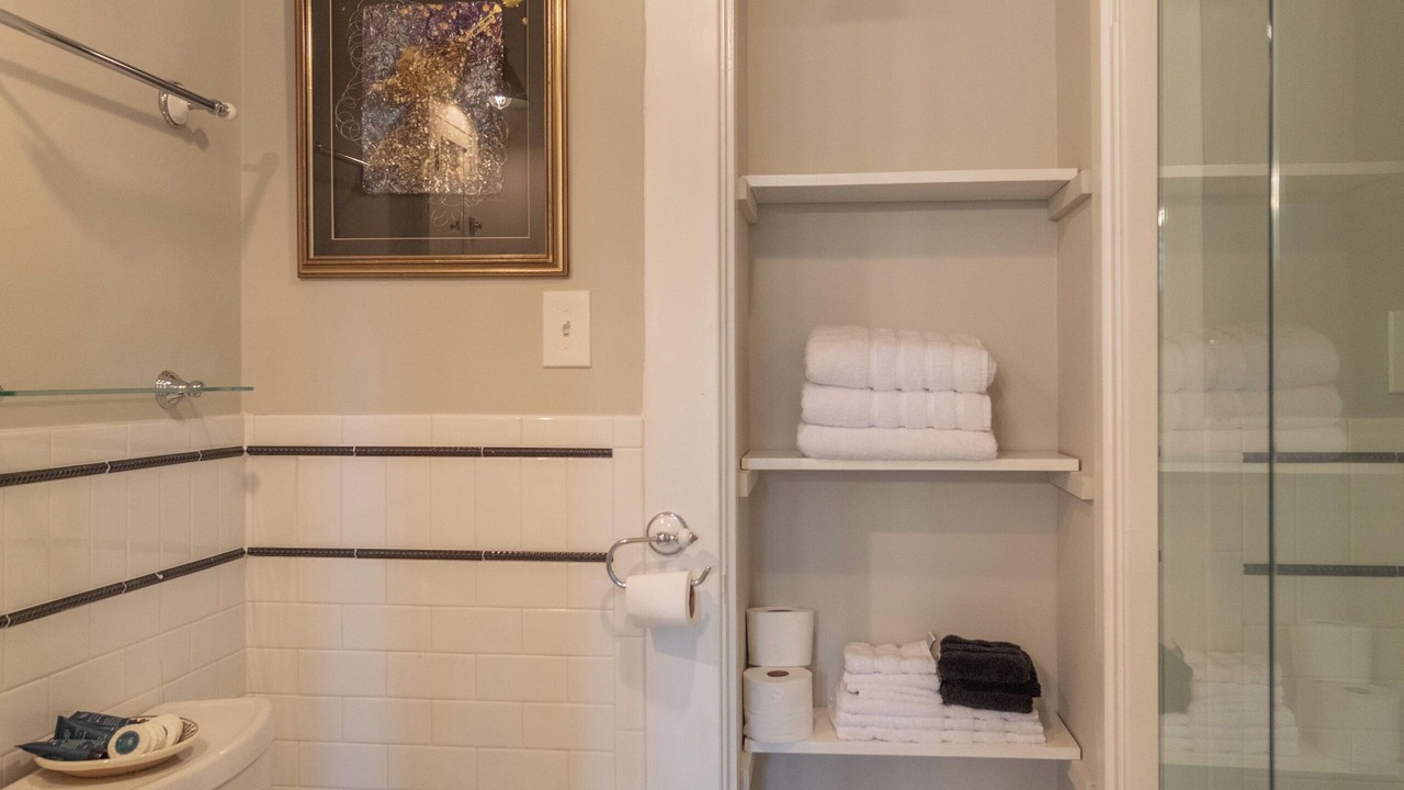 Photo of Bathroom in Central Gardens