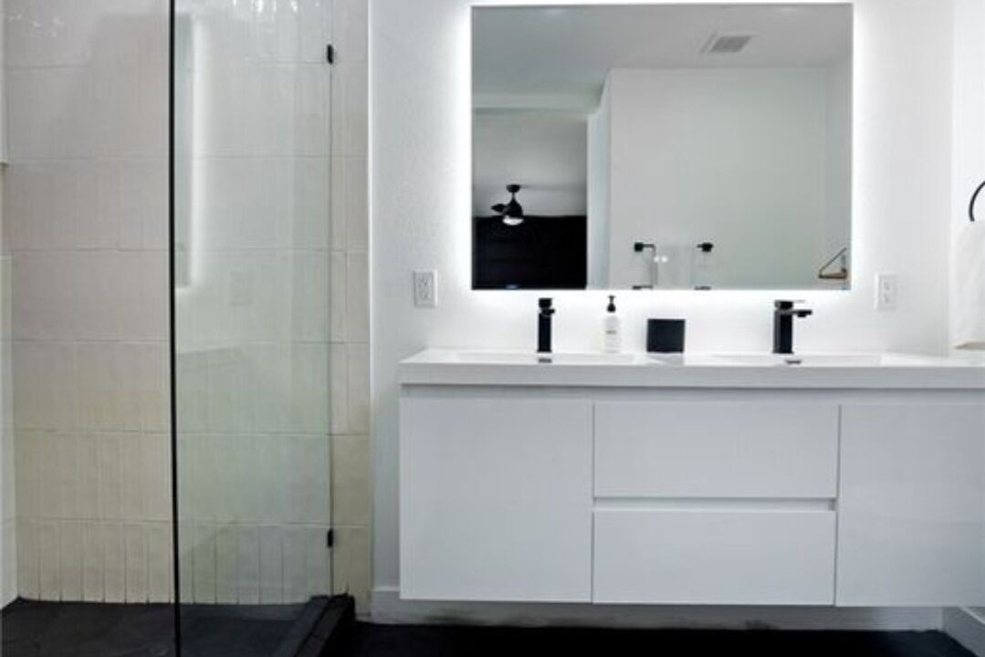 Photo of Bathroom in Racquet Club Estates