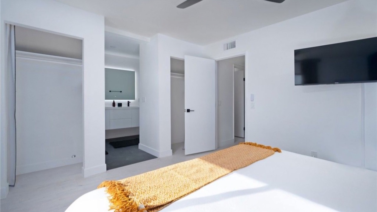 Photo of Bedroom in Racquet Club Estates