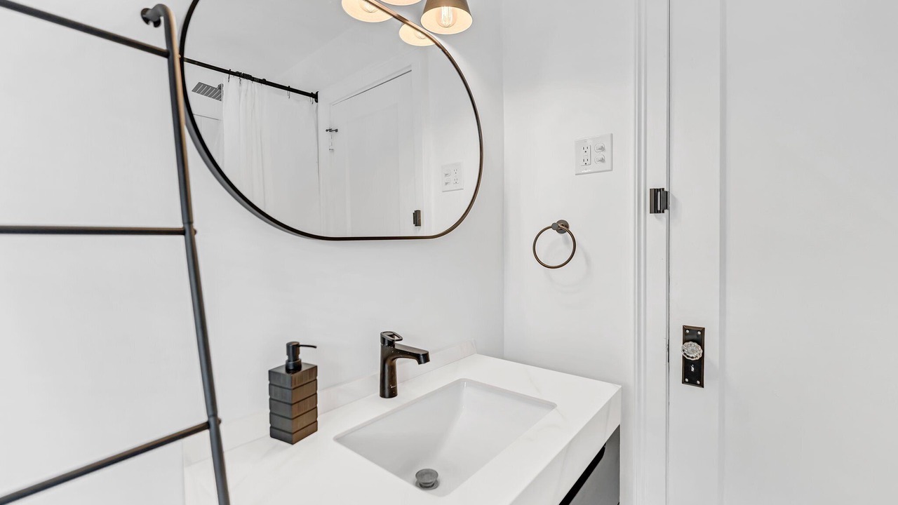 Photo of Bathroom in Niagara Falls