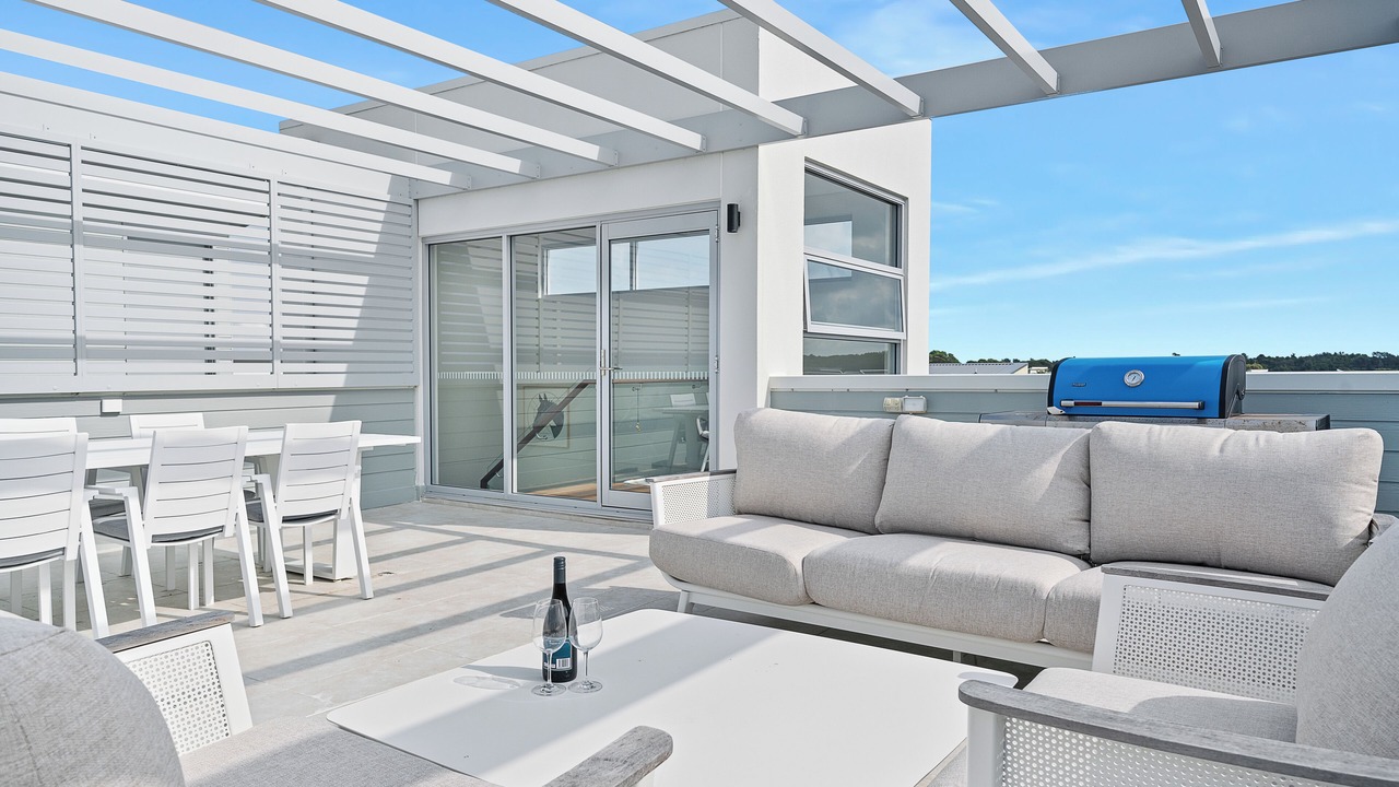 Photo of Others in Magenta Shores