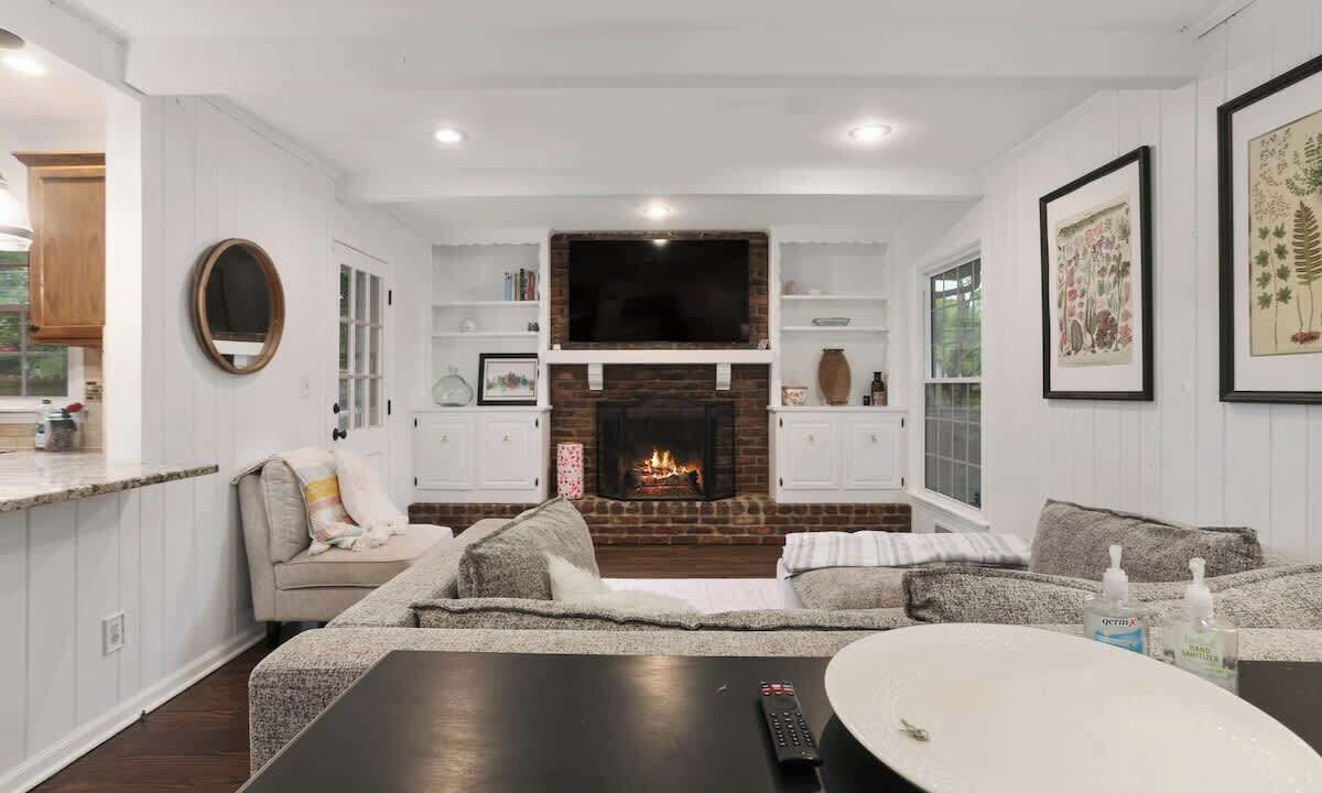 Photo of Livingroom in Nall Hills