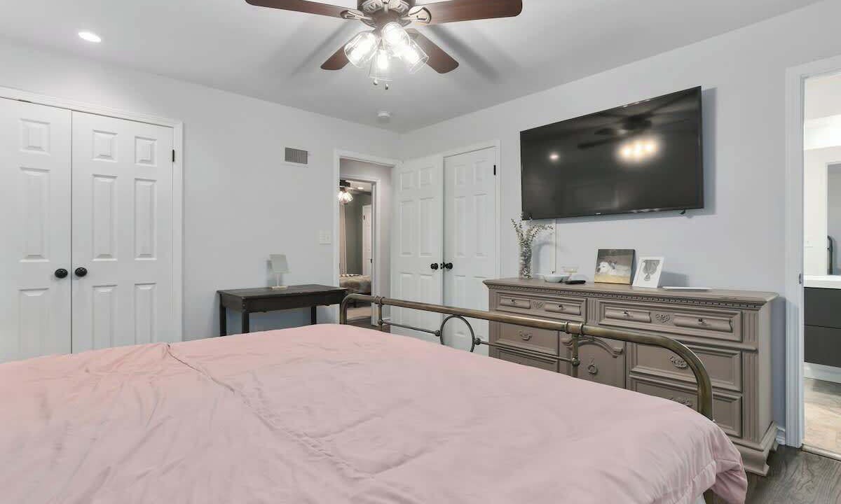 Photo of Bedroom in Nall Hills
