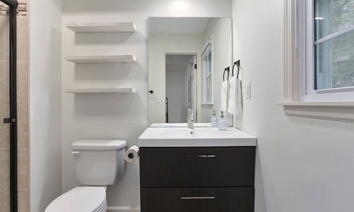 Photo of Bathroom in Nall Hills