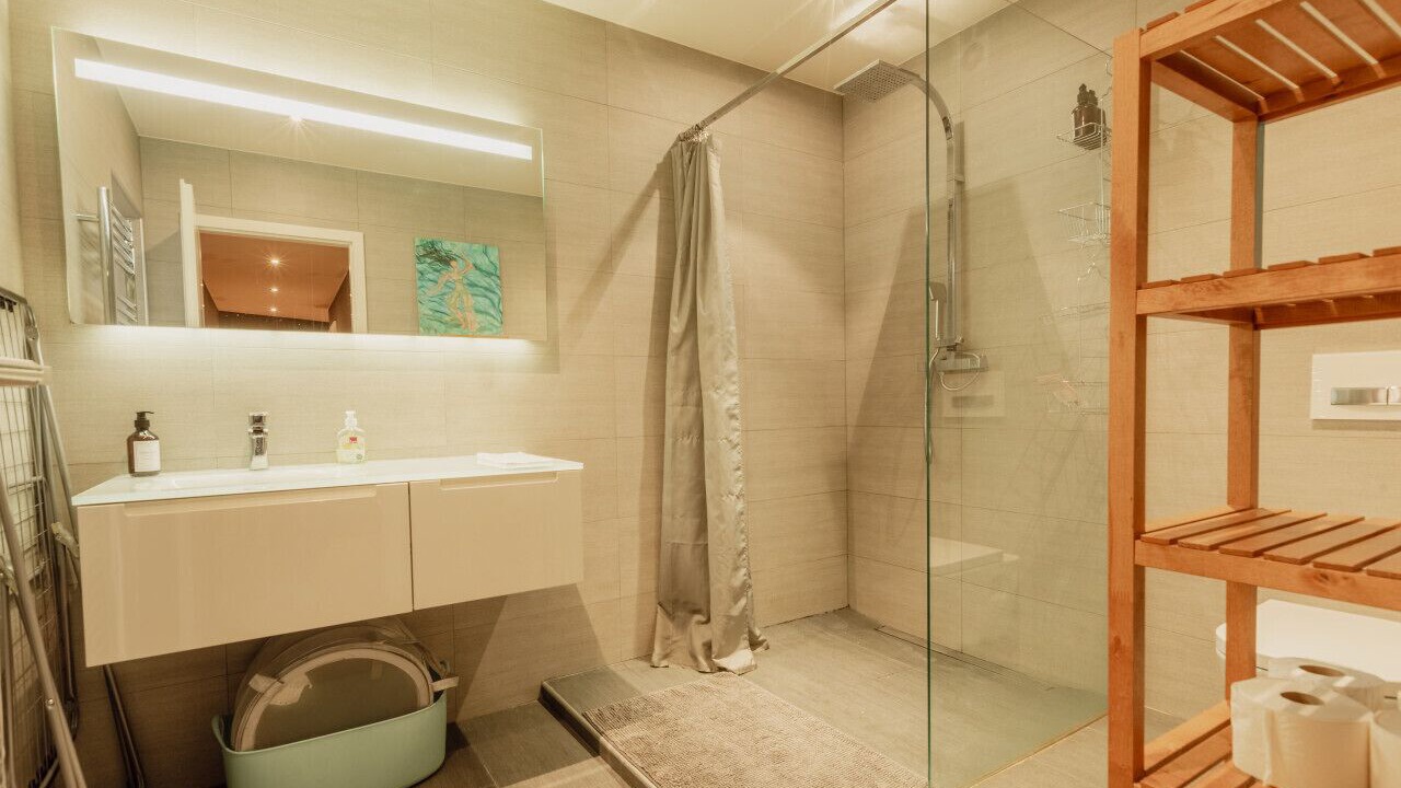 Photo of Bathroom in Les Eaux-Vives